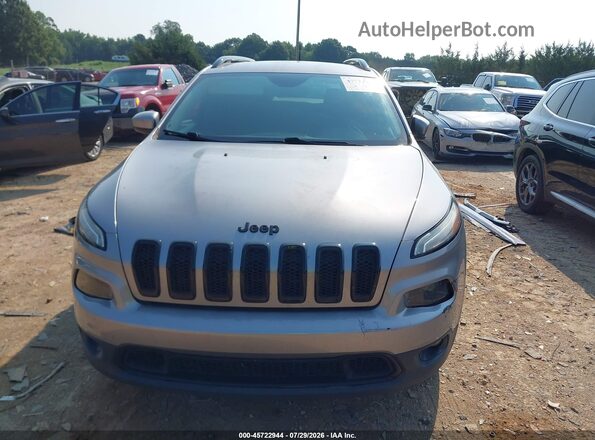 1C4PJMCXXJD507610 2018 JEEP CHEROKEE Silver Vista del cuadro de instrumentos