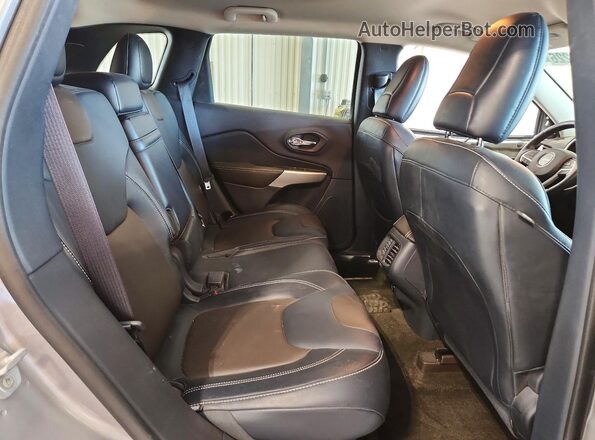 1C4PJMDB2JD569926 2018 JEEP CHEROKEE Gray Вид задньої частини салону