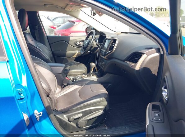 1C4PJMDB4JD601257 2018 JEEP CHEROKEE Синий Вид салона спереди