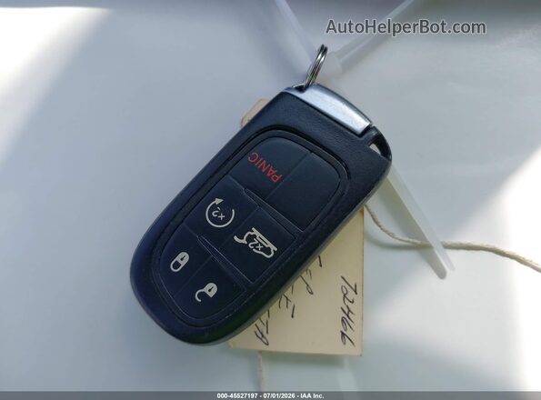 1C4PJMDB4JD601257 2018 JEEP CHEROKEE Синий Вид панели приборов