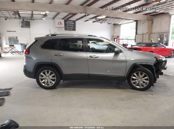 1C4PJMDB7HW665453 2017 JEEP CHEROKEE Silver Вид задньої частини салону