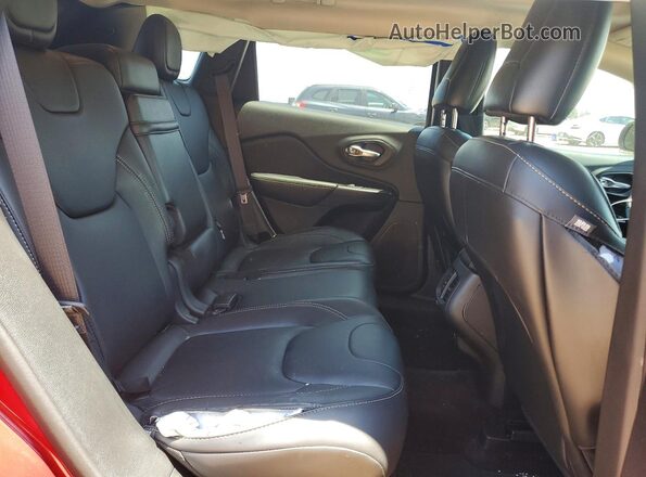 1C4PJMDB8HW563692 2017 JEEP CHEROKEE Red Вид задньої частини салону