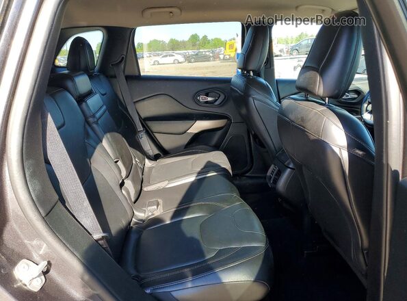 1C4PJMDB9JD567400 2018 JEEP CHEROKEE Gray Rear interior view