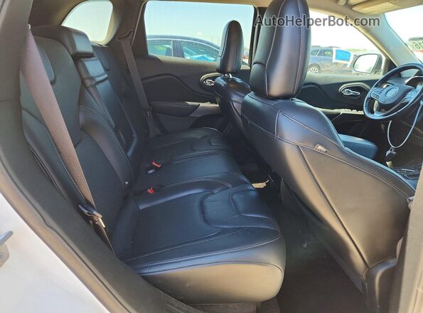 1C4PJMDN5KD117142 2019 JEEP CHEROKEE White Widok tylnych siedzeń