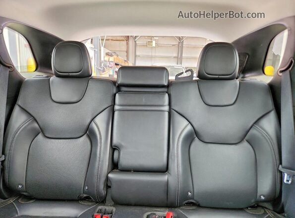 1C4PJMDN5KD188180 2019 JEEP CHEROKEE Maroon Widok tylnych siedzeń