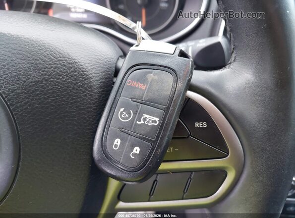 1C4PJMDN5KD399072 2019 JEEP CHEROKEE Серый Вид панели приборов