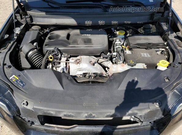 1C4PJMDN7LD557770 2020 JEEP CHEROKEE Black Շարժիչի բաժամունքի տեսք