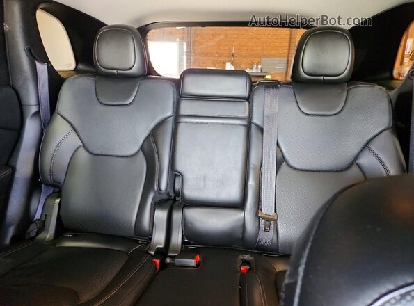 1C4PJMDN9KD180180 2019 JEEP CHEROKEE Silver Հետևի նստատեղերի տեսք