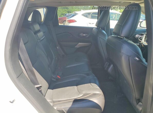 1C4PJMDS1HW613154 2017 JEEP CHEROKEE White Rear interior view