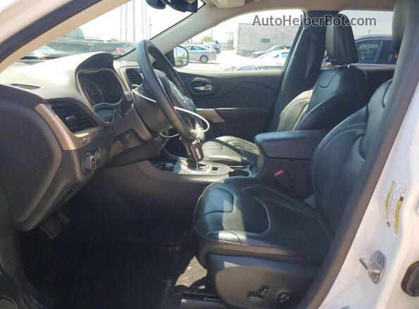 1C4PJMDS1HW613154 2017 JEEP CHEROKEE White Front interior view
