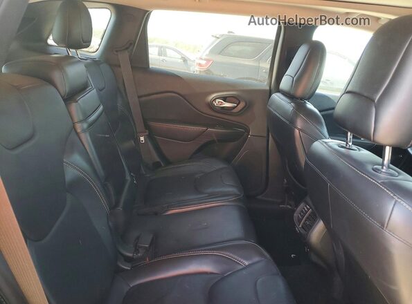 1C4PJMDS7GW154792 2016 JEEP CHEROKEE Black Rear interior view