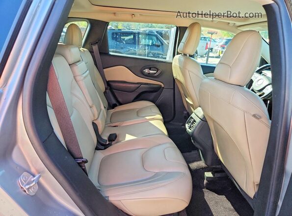 1C4PJMDS8GW251161 2016 JEEP CHEROKEE Silver Vista interior trasera