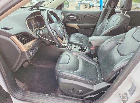 1C4PJMDSXHD214027 2017 JEEP CHEROKEE Белый Вид салона спереди
