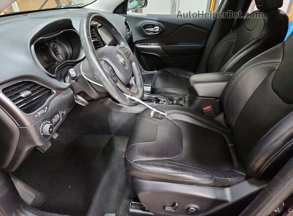 1C4PJMDX1LD604096 2020 JEEP CHEROKEE Black Вид салону спереду