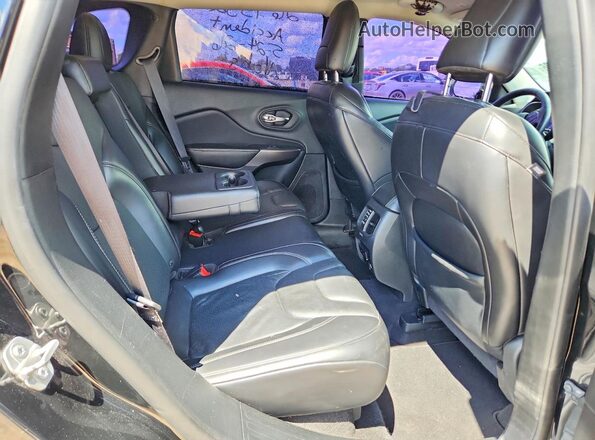 1C4PJMDX4KD304082 2019 JEEP CHEROKEE Black Widok tylnych siedzeń