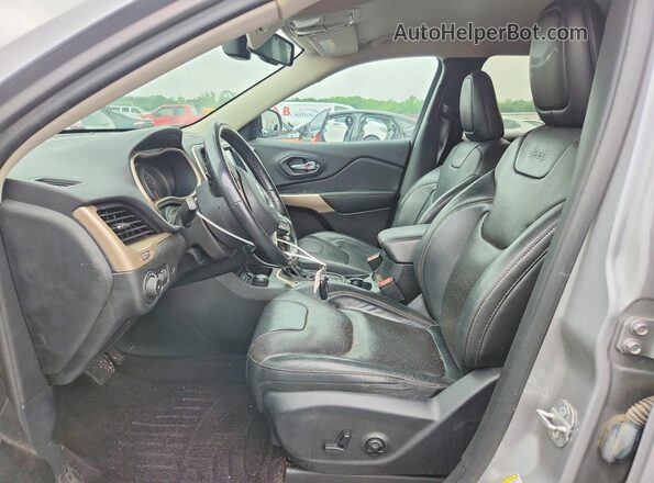 1C4PJMDX7JD575491 2018 JEEP CHEROKEE Silver Widok wnętrza z przodu