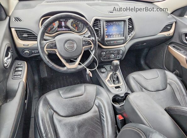 1C4PJMDX7JD575491 2018 JEEP CHEROKEE Silver Widok deski rozdzielczej