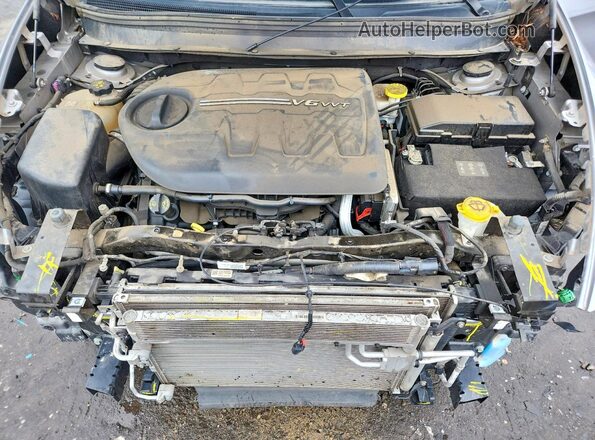 1C4PJMDX7JD575491 2018 JEEP CHEROKEE Silver Widok komory silnika