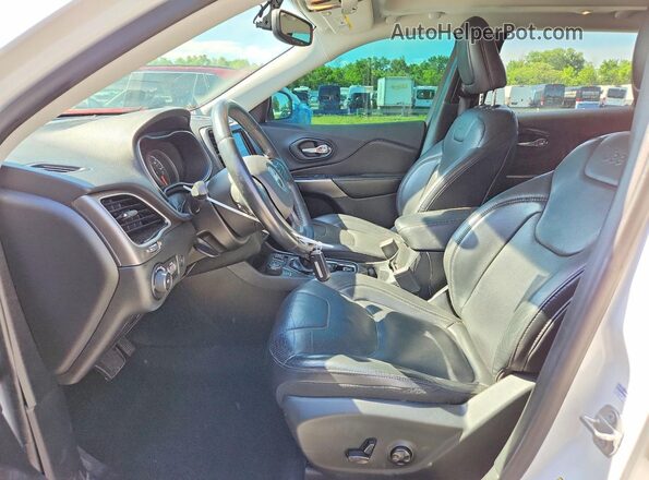 1C4PJMDX7KD317702 2019 JEEP CHEROKEE White Front interior view