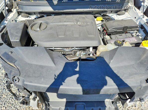 1C4PJMDX7KD317702 2019 JEEP CHEROKEE White Engine compartment view