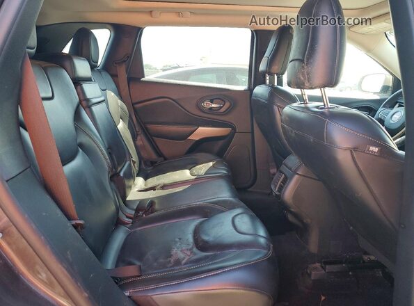 1C4PJMDXXJD549130 2018 JEEP CHEROKEE Brown Вид задньої частини салону