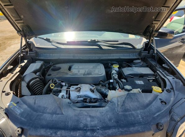 1C4PJMJNXKD174117 2019 JEEP CHEROKEE Black Rear interior view
