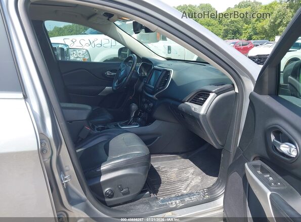 1C4PJMJS2GW340051 2016 JEEP CHEROKEE Silver Front interior view