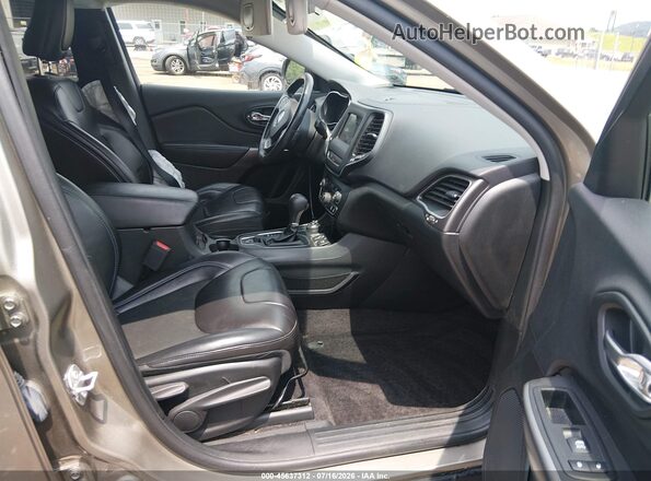 1C4PJMLB0KD105357 2019 JEEP CHEROKEE Tan წინა სალონის ხედი