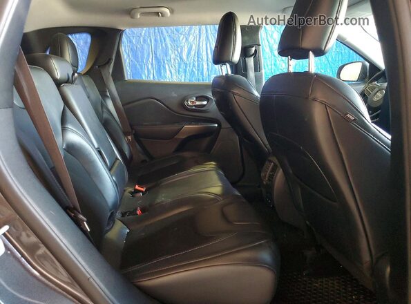 1C4PJMLB0LD584915 2020 JEEP CHEROKEE Black Вид задньої частини салону