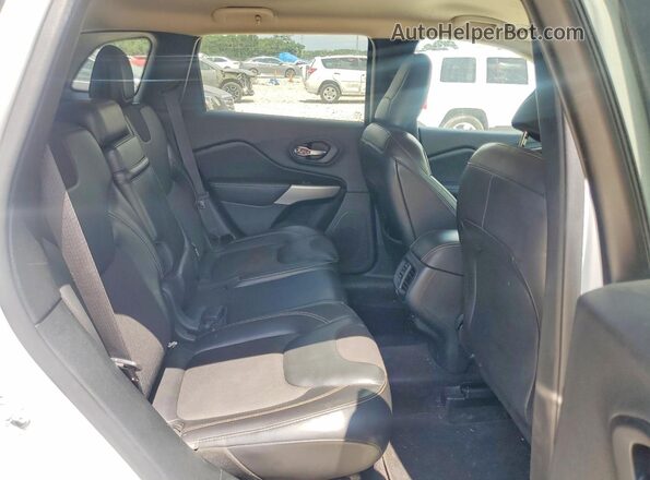 1C4PJMLB3JD581732 2018 JEEP CHEROKEE White Rear interior view