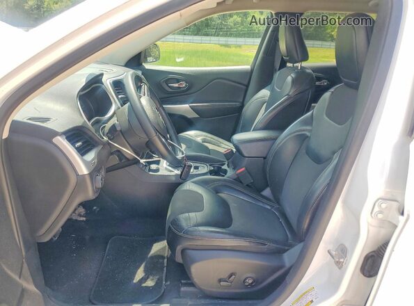 1C4PJMLB3JD581732 2018 JEEP CHEROKEE White Front interior view