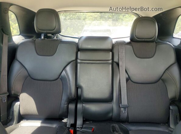 1C4PJMLB3JD581732 2018 JEEP CHEROKEE White Rear seats view