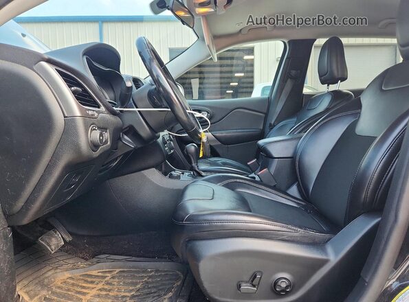 1C4PJMLB3KD192283 2019 JEEP CHEROKEE Black Widok wnętrza z przodu