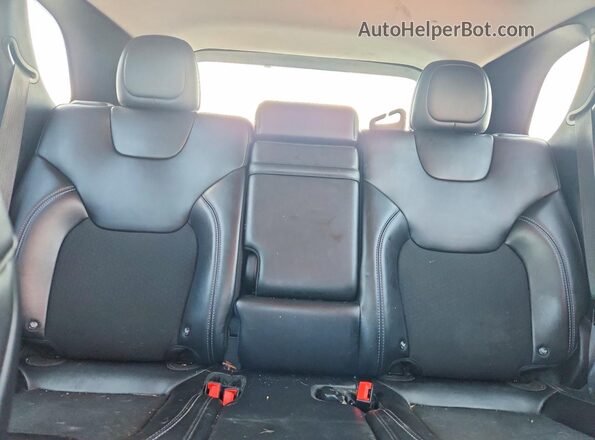 1C4PJMLB3KD192283 2019 JEEP CHEROKEE Black Widok tylnych siedzeń
