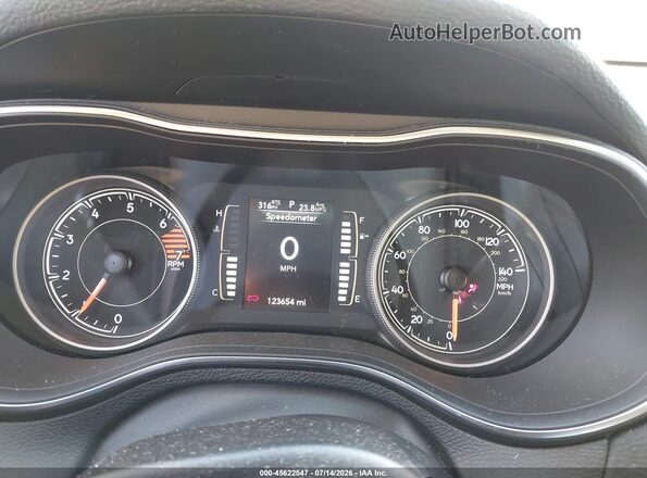 1C4PJMLB3KD472138 2019 JEEP CHEROKEE White Vista de los asientos traseros