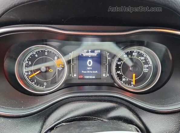 1C4PJMLB6KD304882 2019 JEEP CHEROKEE Red ხელსაწყოთა პანელის ხედი