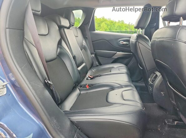 1C4PJMLB8LD569112 2020 JEEP CHEROKEE Blue Widok wnętrza z tyłu
