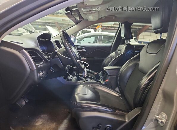 1C4PJMLB8LD651972 2020 JEEP CHEROKEE Gray Front interior view