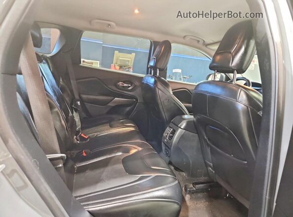 1C4PJMLB8LD651972 2020 JEEP CHEROKEE Gray Rear interior view