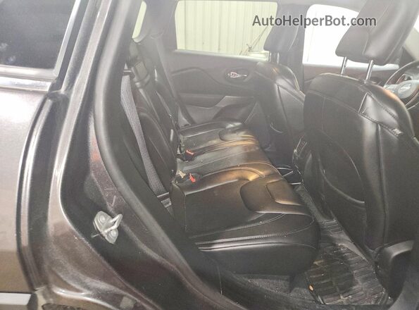 1C4PJMLBXKD124403 2019 JEEP CHEROKEE Gray Widok wnętrza z tyłu