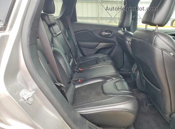 1C4PJMLBXKD232326 2019 JEEP CHEROKEE Серебряный Вид задней части салона