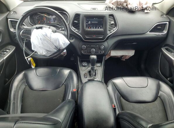 1C4PJMLBXKD232326 2019 JEEP CHEROKEE Серебряный Вид панели приборов