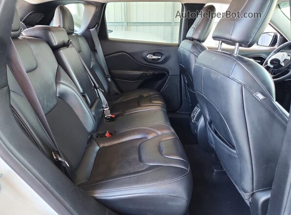 1C4PJMLBXMD231521 2021 JEEP CHEROKEE White Вид задньої частини салону