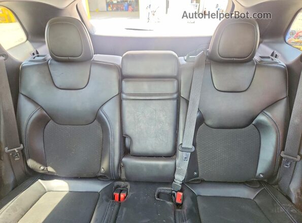 1C4PJMLN2KD167840 2019 JEEP CHEROKEE Red Вид задніх сидінь