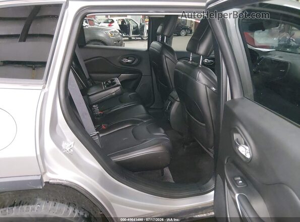1C4PJMLN4KD261489 2019 JEEP CHEROKEE Silver VIN sticker view