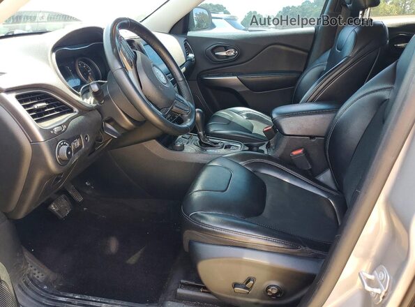 1C4PJMLN7KD245397 2019 JEEP CHEROKEE Gray Widok wnętrza z przodu