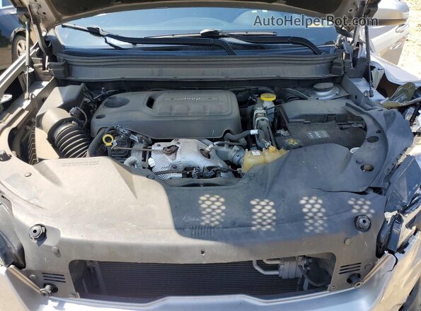 1C4PJMLN7KD245397 2019 JEEP CHEROKEE Gray Widok komory silnika