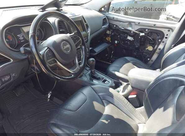 1C4PJMLX1LD636595 2020 JEEP CHEROKEE Silver Front interior view