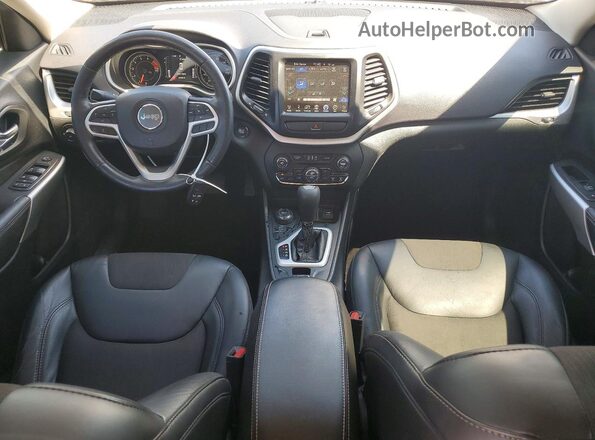 1C4PJMLX2JD500571 2018 JEEP CHEROKEE Silver Dashboard view