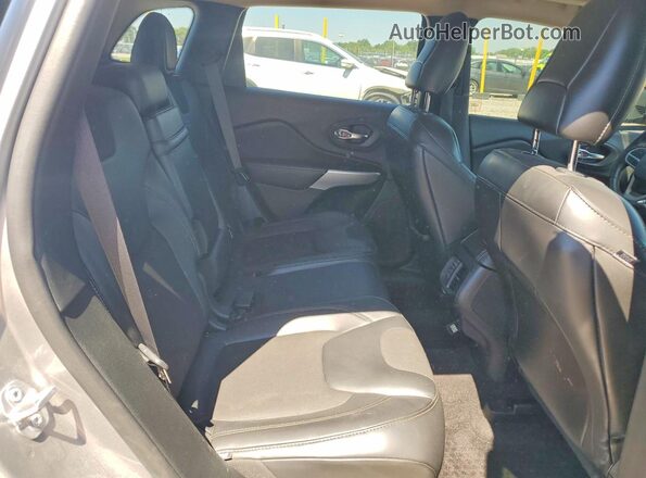 1C4PJMLX2JD500571 2018 JEEP CHEROKEE Silver Rear interior view